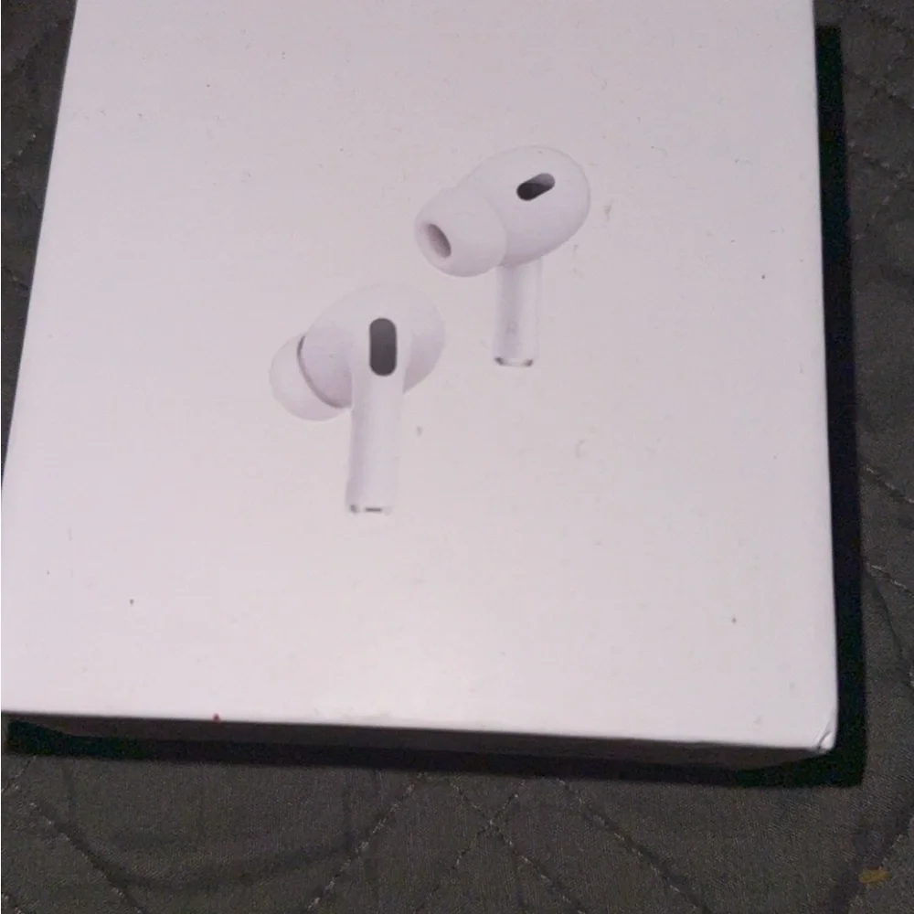 Apple AirPods Pro - Sleek White Design